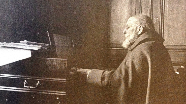 L’any 1870, el missioner Alexander Louis Empaytaz, un presbiterià ginebrí establert a Catalunya durant quatre dècades, fundà a Barcelona el col·legi protestant de la Santa Creu