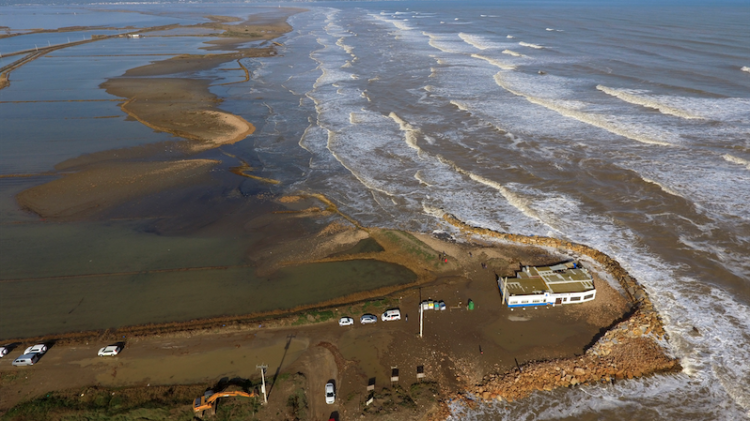 Pla aeri de la zona de la platja de la Marquesa, al delta de l'Ebre, afectada per la llevantada. Imatge del 23 de gener de 2020. Quim Vallès - ACN