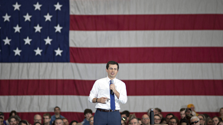 El candidat Pete Buttigieg parla de l’amor a la pàtria i de la missió a l’Afganistan, on va aprendre a confiar en els seus companys. Diu que els EUA han de tornar a unir-se després de l’odi dels últims anys.. Europa Press