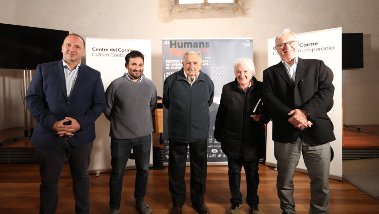 El vicepresident segon de la Generalitat Valenciana, Rubèn Martínez Dalmau; el conseller d'Educació, Vicent Marzà, l'expresident d'Uruguai, Pepe Mujica; l'exvicepresidenta del país, Lucía Topolansky, i l'alcalde de València, Joan Ribó| EL TEMPS 