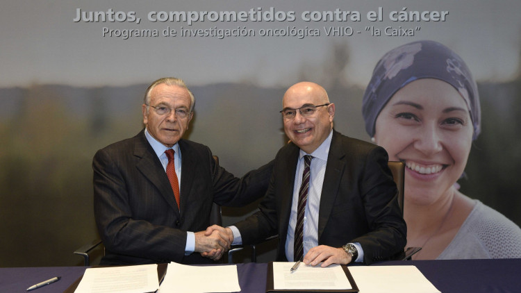 Isidre Fainé, president de la Fundació Bancària ‘la Caixa’, i el doctor Josep Tabernero, director del servei d’oncologia de l’hospital Vall d’Hebron.