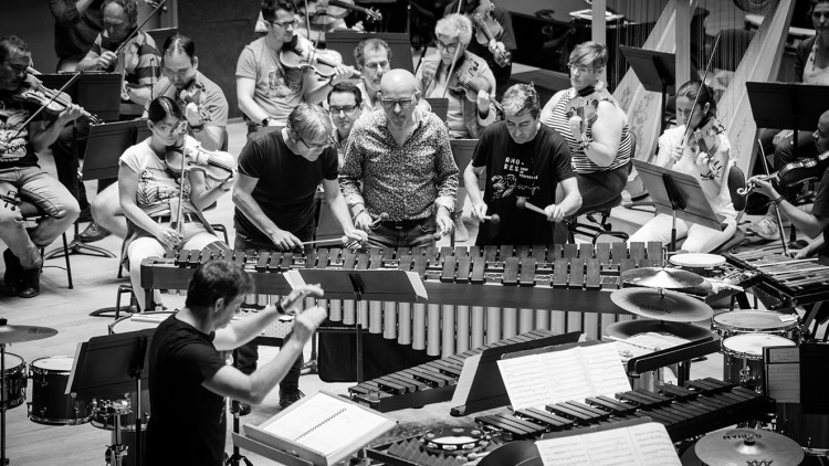 Àngel Garcìa, Jesús Salvador Chapi, Pau Ballester assagen amb l'orquestra de València de cara a l'actuació que van fer al Palau de la Música el maig de 2019.. Baúl de Fotos