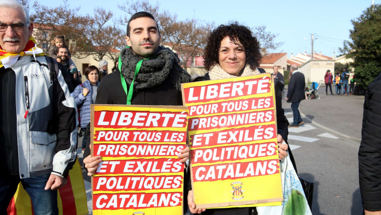 Dos assistents a l'acte del Consell per la República a Perpinyà. Agència Catalana de Notícies