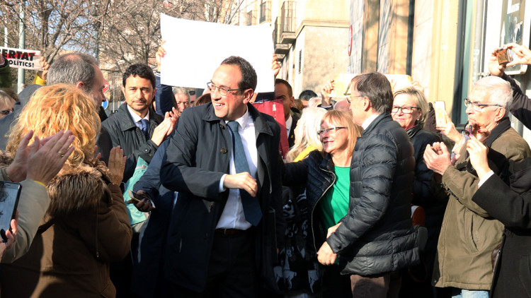 Josep Rull arriba al seu nou lloc de feina. Agència Catalana de Notícies
