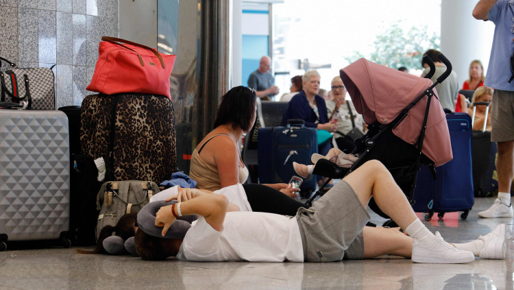 Aeroport de Son Sant Joan, a Palma, ple de turistes. Europa Press