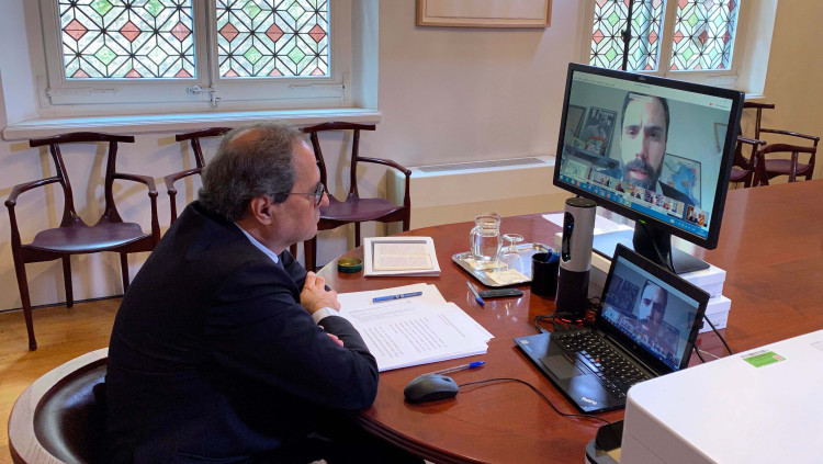 Quim Torra es comunica amb Roger Torrent telemàticament. Agència Catalana de Notícies