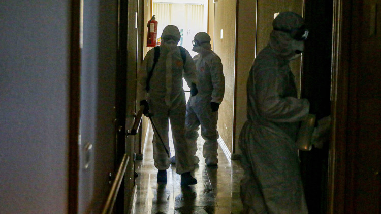Militars desinfecten una residència de gent gran a Madrid. Europa Press