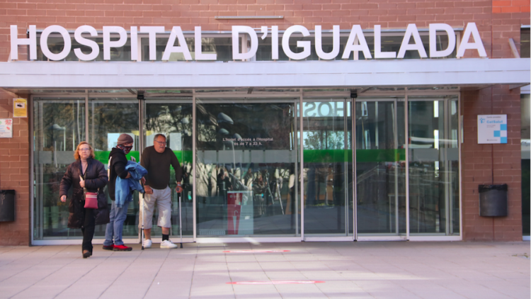 Entrada de l'hospital d'Igualada el dia 12 de març. Nia Escolà (ACN)