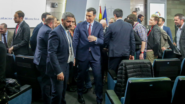Pedro Sánchez després de comparèixer per analitzar l'impacte del coronavirus el 10 de març. Europa Press