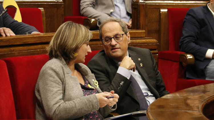 Alba Verges i Quim Torra conversen al Parlament. Agència Catalana de Notícies