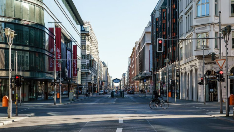 Un carrer comercial buit de Berlín: s'espera que la crisi econòmica duri molt més que l'epidèmia de coronavirus. Der Spiegel