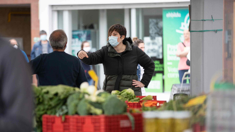 Les prendes de protecció, com ara la mascareta, seran un element habitual en l'etapa post-confinament| Europa Press