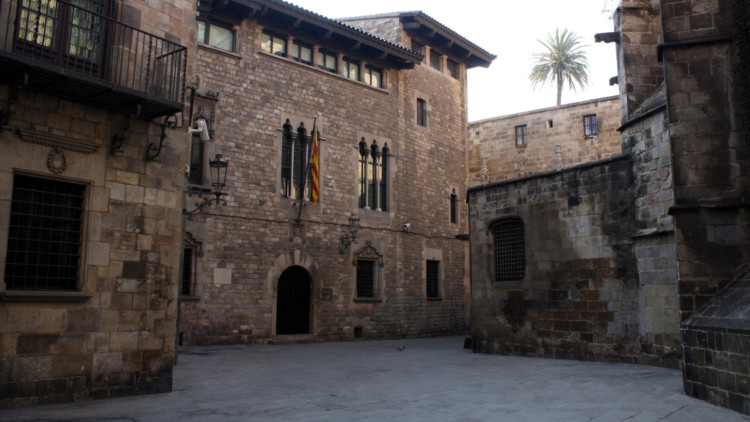 Façana de la casa dels canonges. Palau de la Generalitat