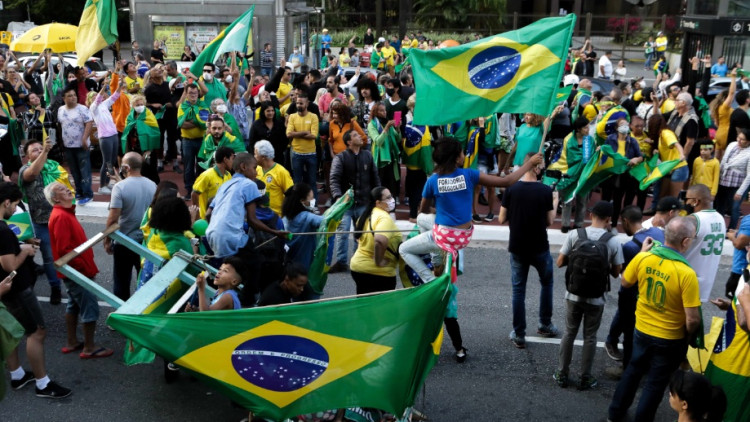 Seguidors de Jair Bolsonaro es manifesten contra la quarantena al Brasil. Europa Press