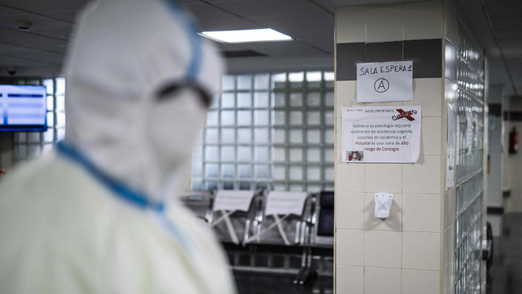 Treballador de l'hospital Arnau de Vilanova, a València| Rober Solsona/Europa Press