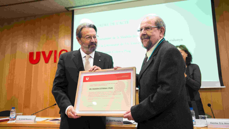 Ramon Cotrina (a la dreta) en un reconeixement. Universitat de Vic @uvic_ucc