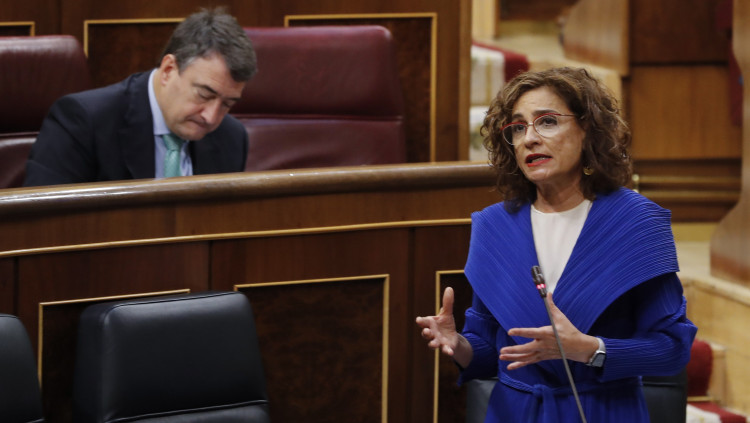 La ministra María José Montero, ahir durant la sessió al Congrés. Europa Press