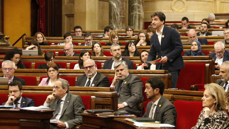 El líder d'ERC al Parlament, Sergi Sabrià, interpel·lant el president de la Generalitat, Quim Torra, al ple del 4 de març de 2020. Agència Catalana de Notícies