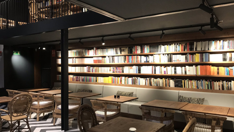 Llibreria Ona al carrer Pau Claris de Barcelona. Twitter @OnaLlibres