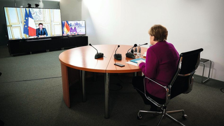 Angela Merkel i Emmanuel Macron celebren una reunió per videoconferència. Der Spiegel