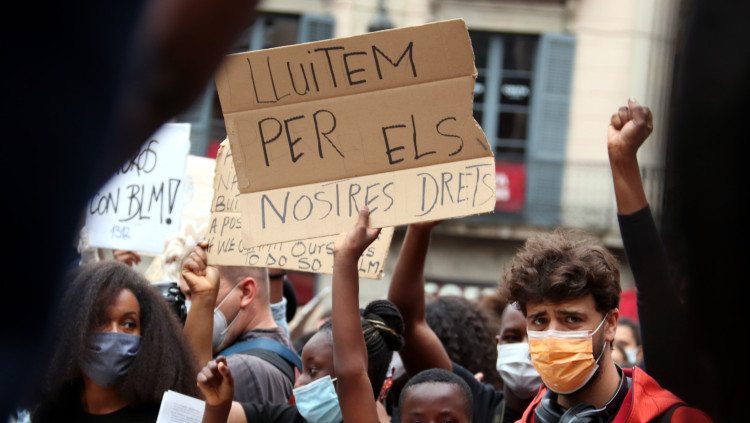Manifestació Black Lives Matter a la plaça Sant Jaume de Barcelona. Agència Catalana de Notícies