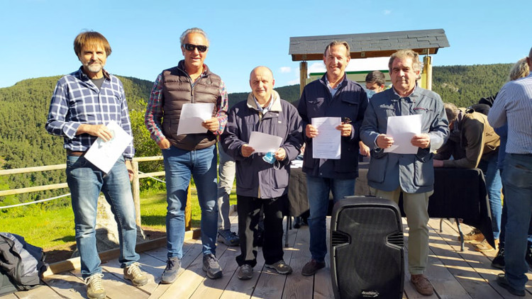 Dissabte passat alcaldes i membres d'entitats privades van fer els primers passos per crear una plataforma en contra de l'Agència Catalana de la Natura. ACN
