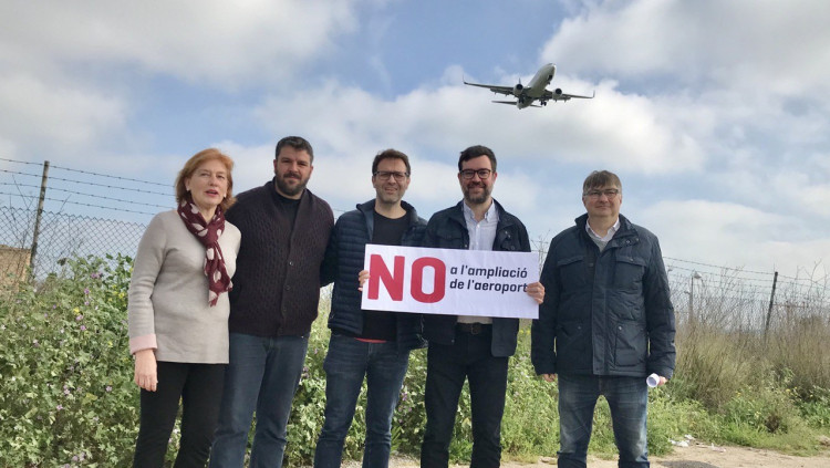 Toni Noguera es manifesta contra l'ampliació de l'aeroport de Palma. Europa Press