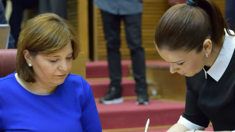 Isabel Bonig, líder del PPCV, i Mari Carmen Sánchez, portaveu parlamentària de Ciutadans | Corts Valencianes