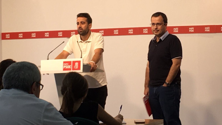 José Muñoz, secretari d'organització del PSPV, i Julián López, diputat socialista al Congrés