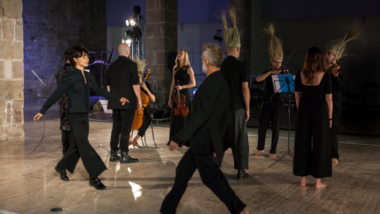 “Inventions” de Mal Pelo s’ha estrenat al Festival Grec 2020. Foto: ©Alfred Mauve