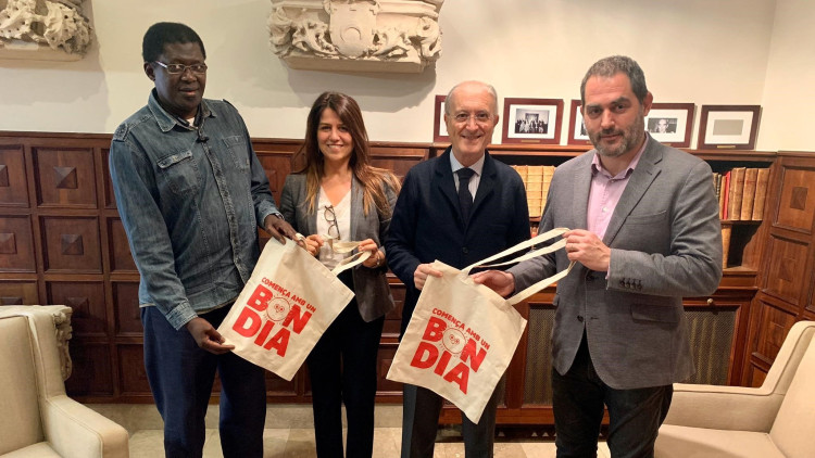 Membres de l'Obra Cultural Balear en una campanya recent. Europa Press