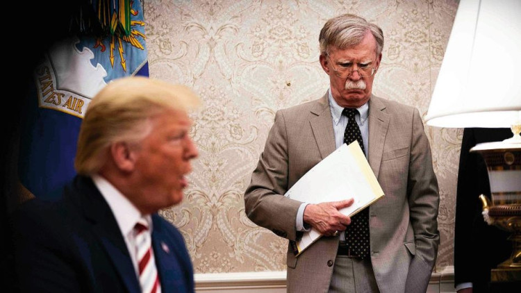 John Bolton, darrere de Donald Trump. Der Spiegel