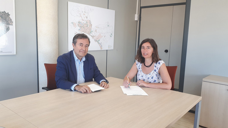 El president de l'Autoritat Portuària Balear, Joan Gual de Torrella, amb la regidora de Més per Mallorca Neus Truyol en una imatge d'arxiu. Europa Press