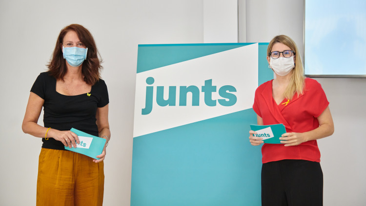 Marta Madrenas i Elsa Artadi en la presentació de Junts per Catalunya. Agència Catalana de Notícies