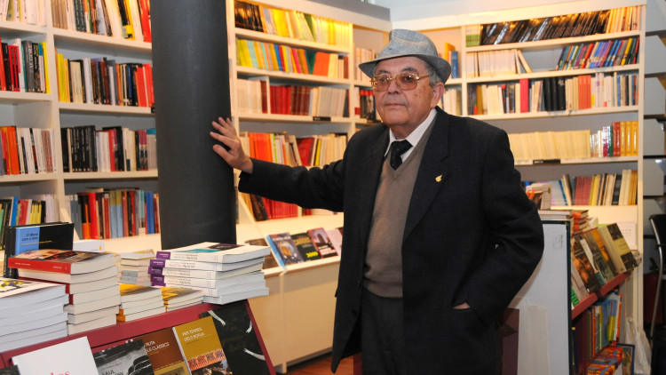 Enric Tàrrega a la llibreria Fan Set -abans 3i4-, a l'edifici Octubre de la ciutat de València. Prats i Camps