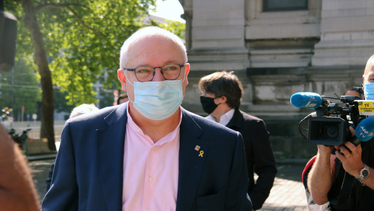 L'arribada al jutjat de Lluís Puig, conseller de Cultura a l'exili. Agència Catalana de Notícies