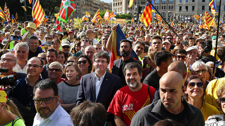 Forcadell, Puigdemont i Sànchez a Plaça Catalunya. Jordi Play