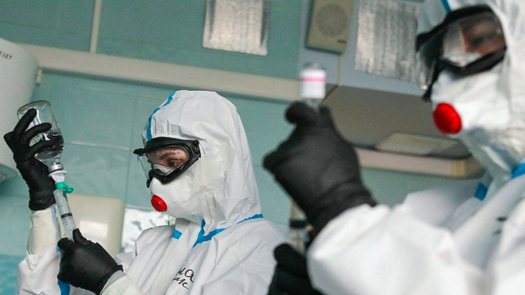 Laboratori rus on es prova la vacuna. Der Spiegel