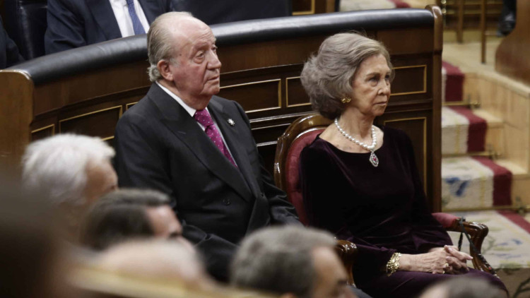 Imatge dels reis emèrits Joan Carles i Sofia al Congrés, durant l'acte dels 40 anys de la Constitució. ACN