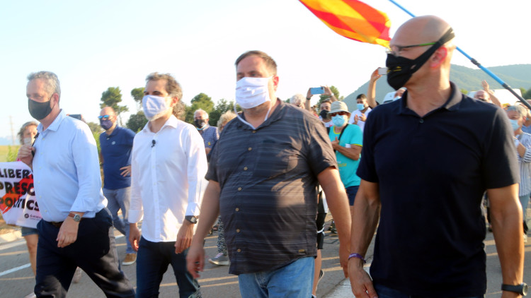 Pla general dels presos independentistes abans d'entrar a Lledoners. Imatge del 28 de juliol del 2020. (Horitzontal). ACN