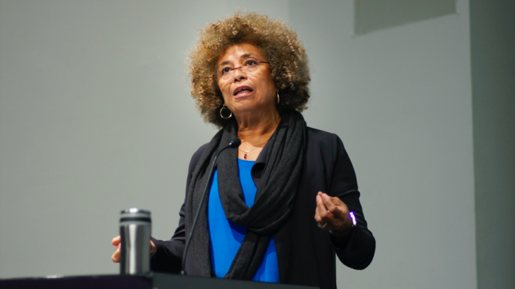 Angela Davis en una xerrada a la Universitat de Columbia. CC-BY: Columbia GSAP