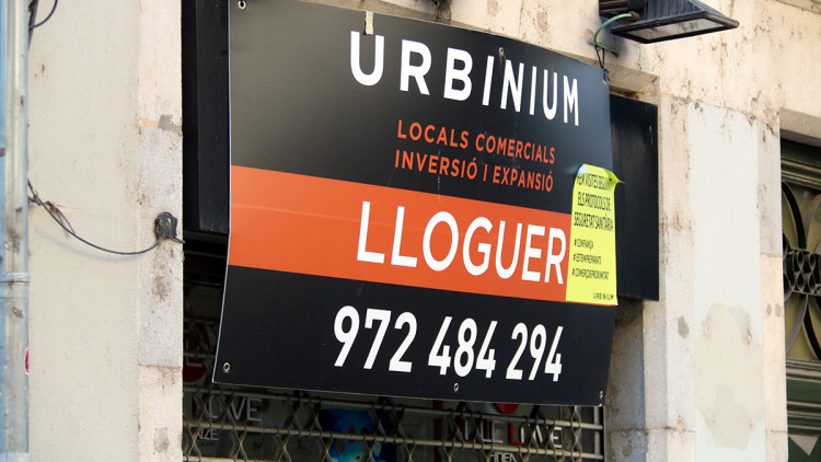 Cartell d'un anunci de lloguer a Girona. Agència Catalana de Notícies