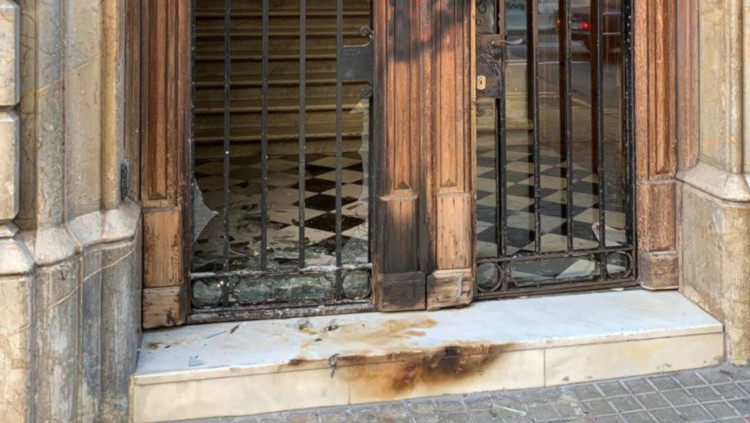 La seu nacional d'Òmnium Cultural després de patir un atac. Agència Catalana de Notícies