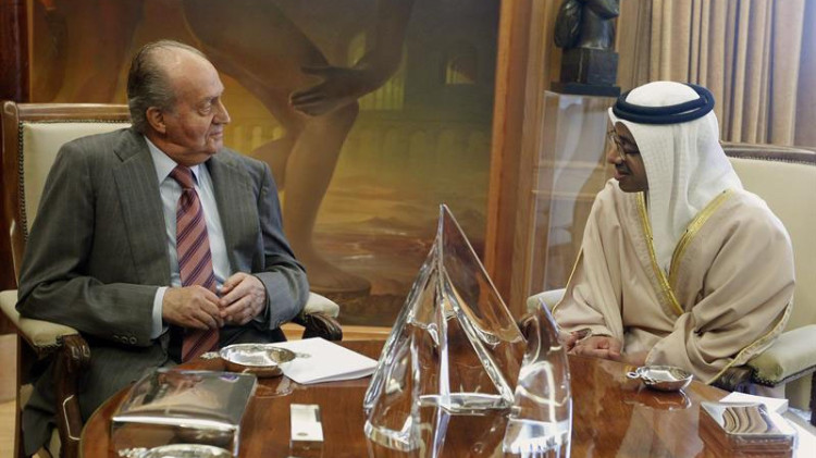 El primer ministre dels Emirats Àrabs Units, Mohammed bin Rashid al-Maktoum, amb el rei espanyol emèrit Joan Carles I. Europa Press