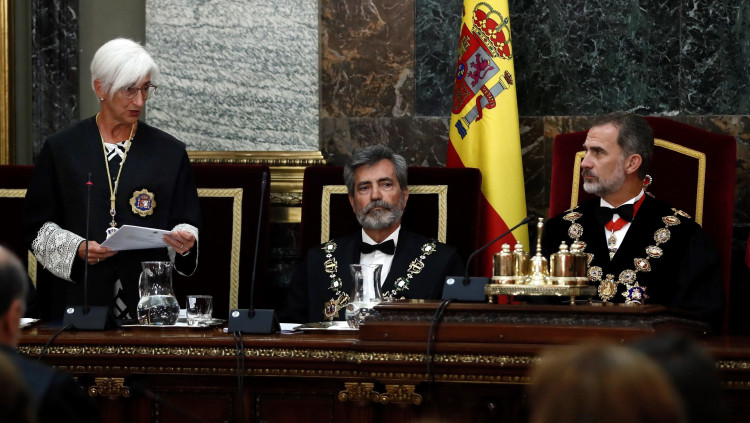 Felip VI en l'inici de l'any judicial el 2019, al costat de Carlos Lesmes i de qui era fiscal general de l'Estat, María José Segarra. Europa Press