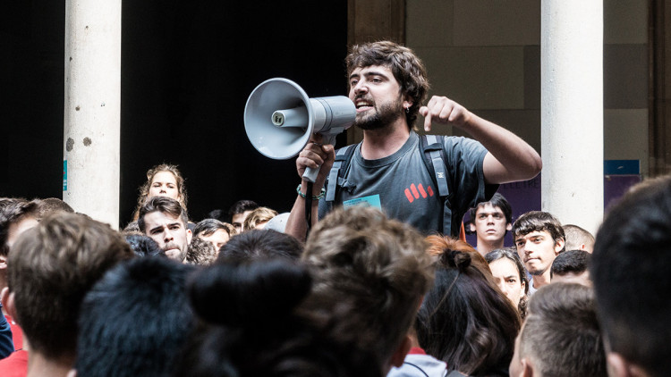 El jove Jordi Vives s'adreça als estudiants de la Universitat de Barcelona els dies previs al referèndum de l'1 d'octubre de 2017. Marcos Costa
