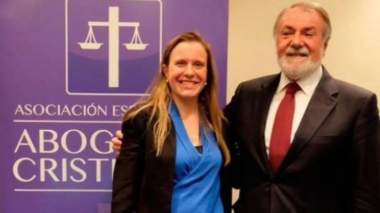 Polonia Castellanos, presidenta d'Abogados Cristianos, junt amb l'exministre aznarista Jaime Mayor Oreja, actualment president de l'ultracatòlica Federación One of Us|Abogados Cristianos