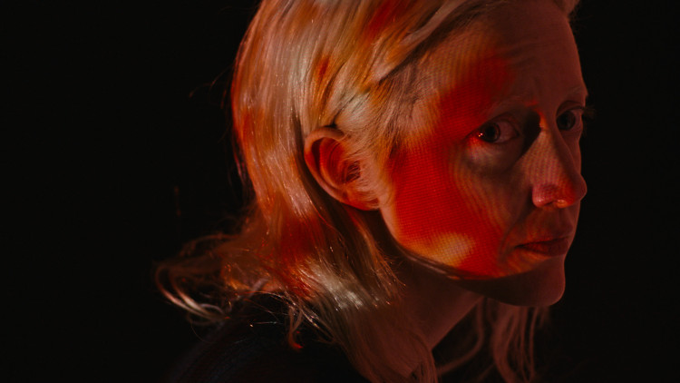 L'actriu Andrea Riseborough al film Possessor uncut