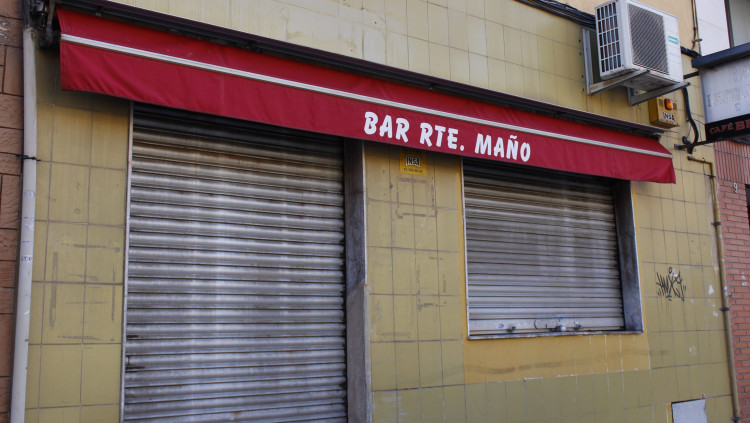 Restaurant El Maño amb la persiana abaixada. Jan Pastor