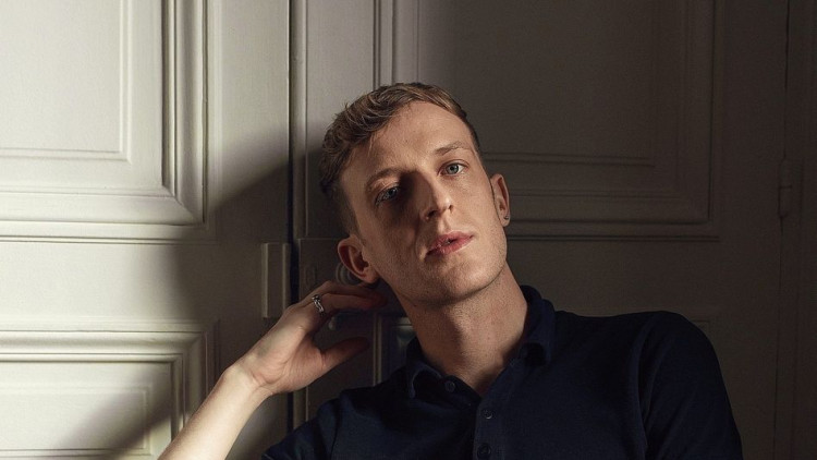 L'escriptor francès Artur Louis. Der Spiegel